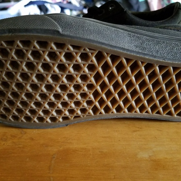 Mens Vans Black on Black - Picture 2 of 3